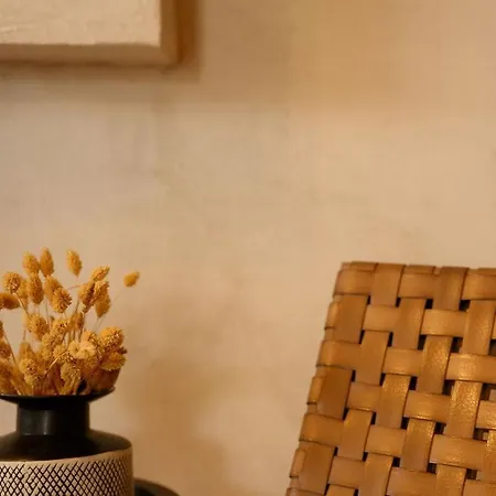 Wims - Romantic With Private Jacuzzi, Garden & Parking *