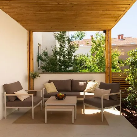 Wims - Romantic With Private Jacuzzi, Garden & Parking Appartement